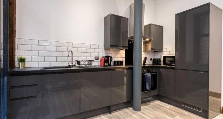 27 Stanley Street Aparthotel By Ustay Liverpool Bagian luar foto